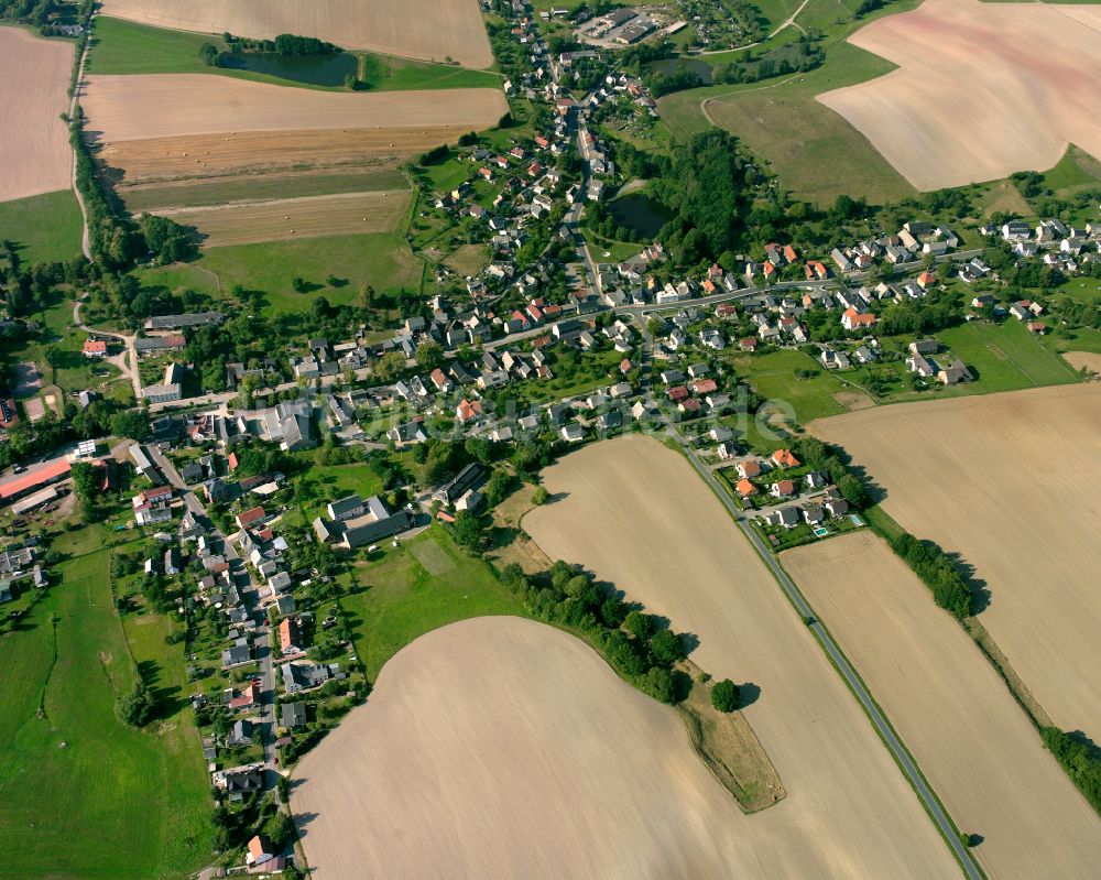 Teichwolframsdorf aus der Vogelperspektive: Dorfkern am Feldrand in Teichwolframsdorf im Bundesland Thüringen, Deutschland