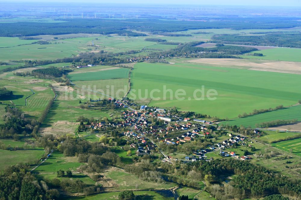 Luftaufnahme Temnitzquell - Dorfkern am Feldrand in Temnitzquell im Bundesland Brandenburg, Deutschland