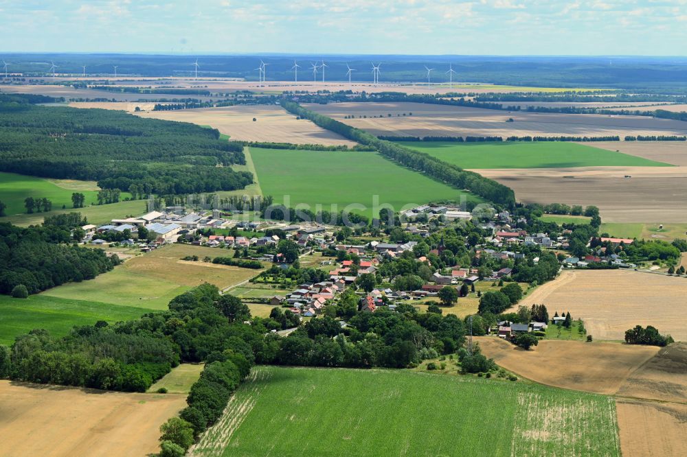 Tempelfelde aus der Vogelperspektive: Dorfkern am Feldrand in Tempelfelde im Bundesland Brandenburg, Deutschland