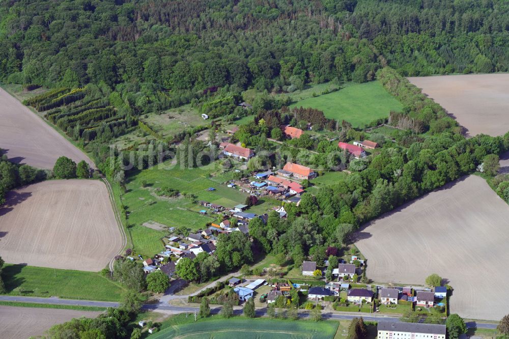 Luftbild Tessenow - Dorfkern am Feldrand in Tessenow im Bundesland Mecklenburg-Vorpommern, Deutschland