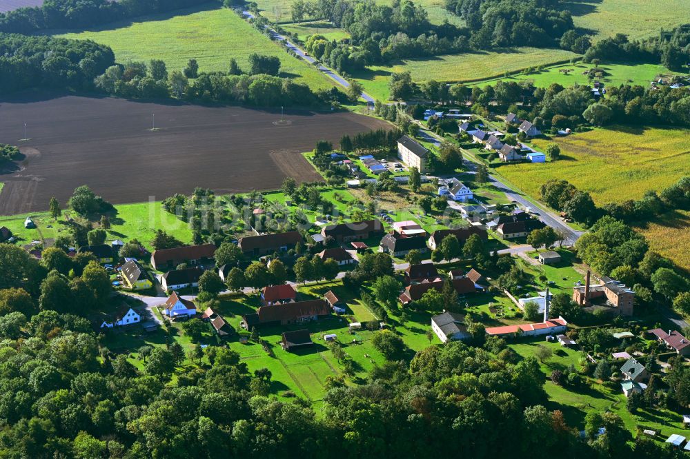 Luftbild Tessenow - Dorfkern am Feldrand in Tessenow im Bundesland Mecklenburg-Vorpommern, Deutschland