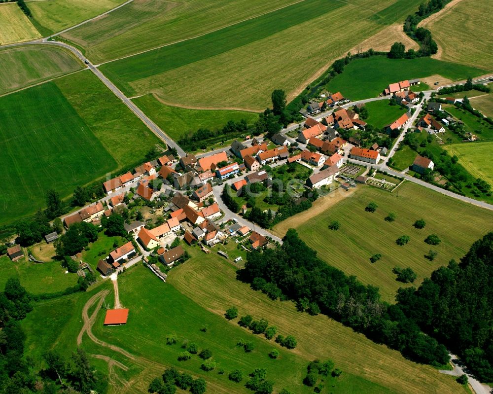 Thann aus der Vogelperspektive: Dorfkern am Feldrand in Thann im Bundesland Bayern, Deutschland