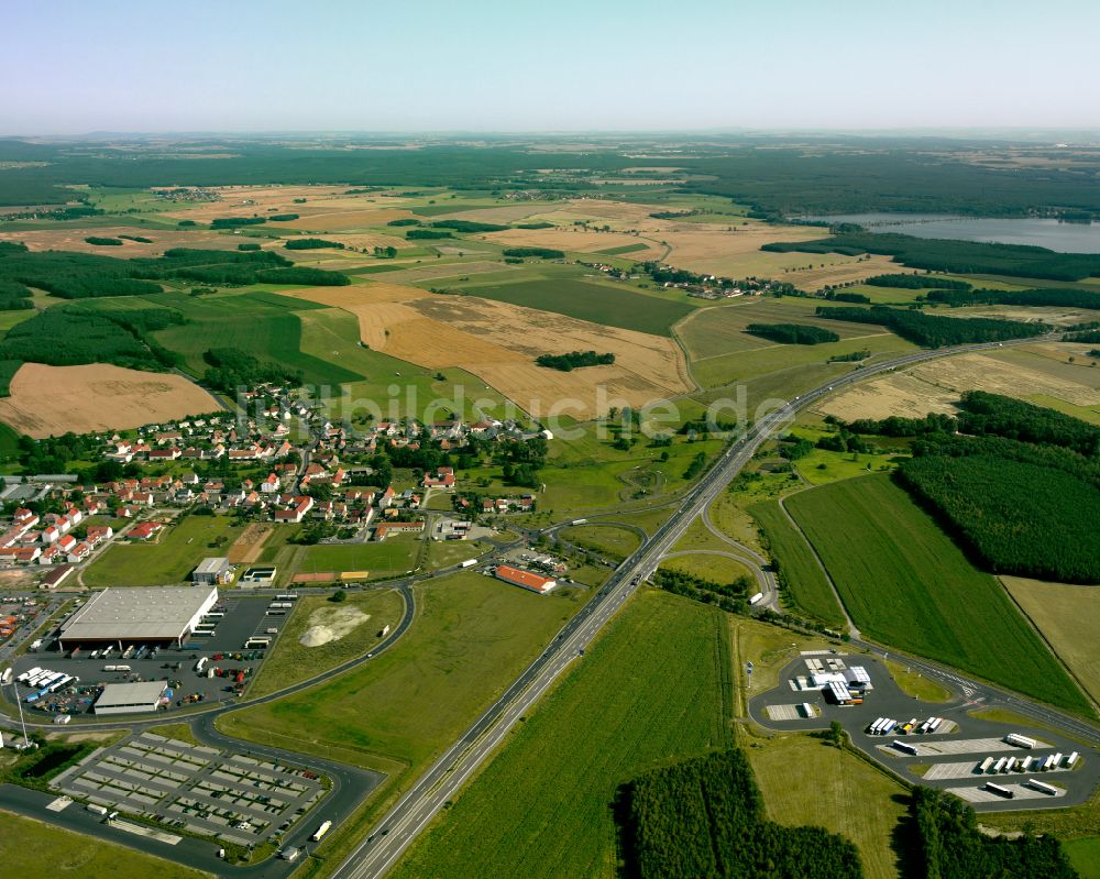 Thiendorf von oben - Dorfkern am Feldrand in Thiendorf im Bundesland Sachsen, Deutschland