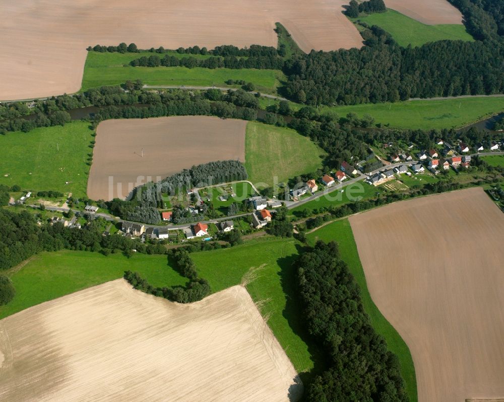 Thierbach von oben - Dorfkern am Feldrand in Thierbach im Bundesland Sachsen, Deutschland