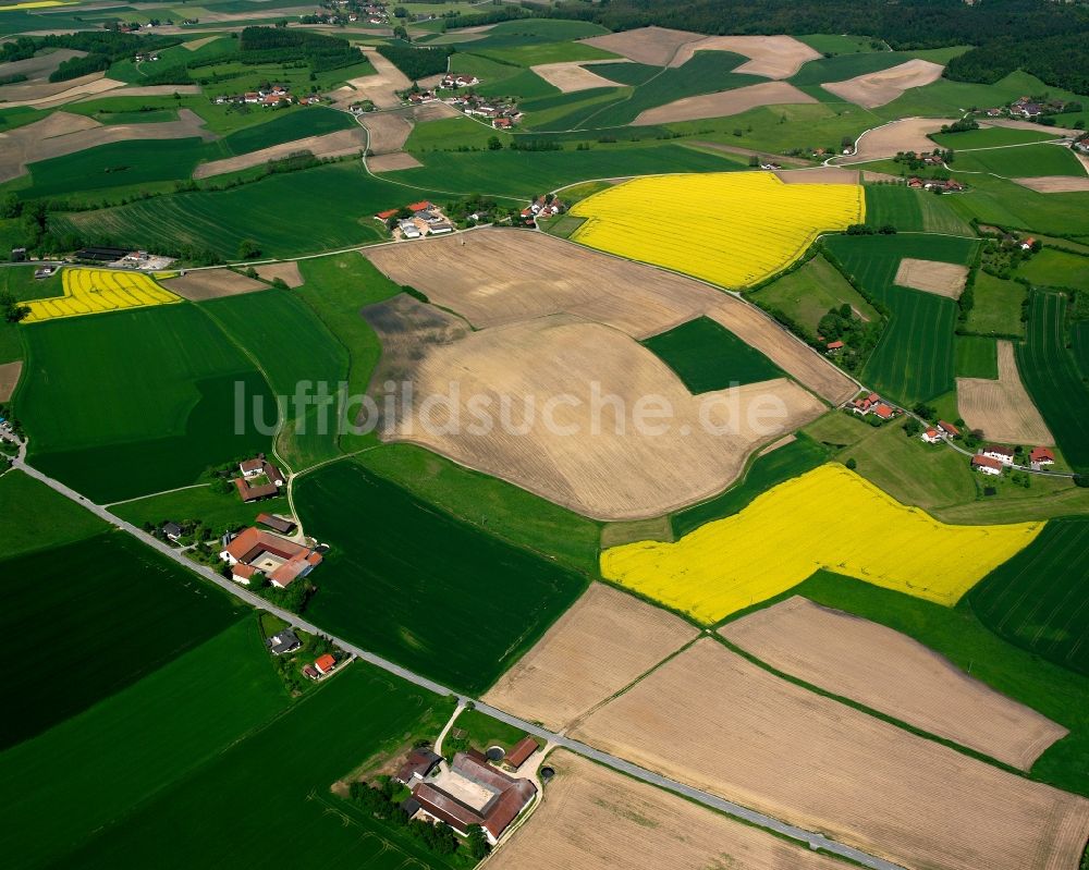 Tiefbach von oben - Dorfkern am Feldrand in Tiefbach im Bundesland Bayern, Deutschland