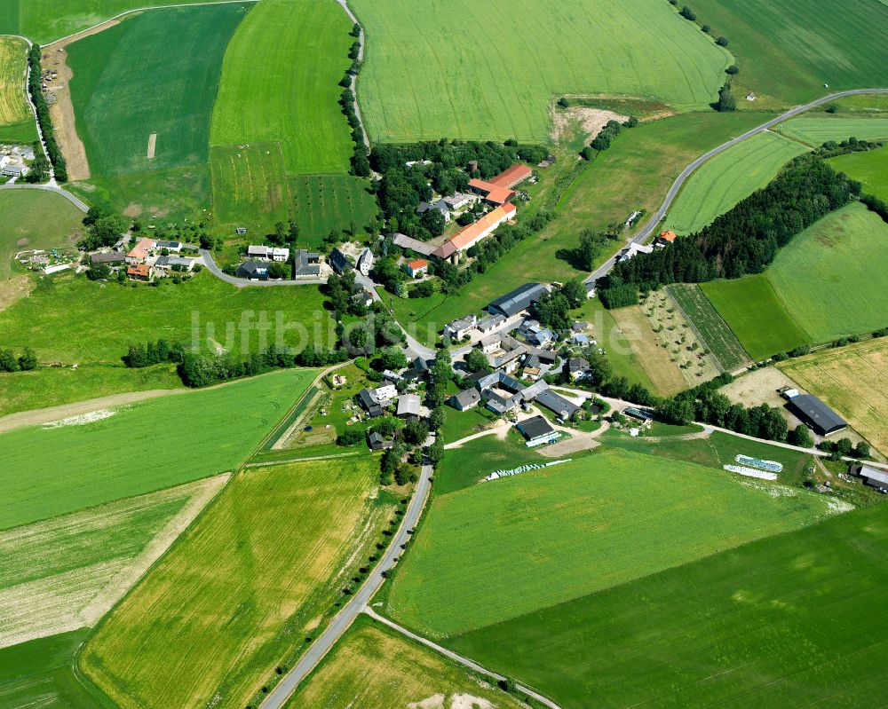 Luftaufnahme Tiefendorf - Dorfkern am Feldrand in Tiefendorf im Bundesland Bayern, Deutschland