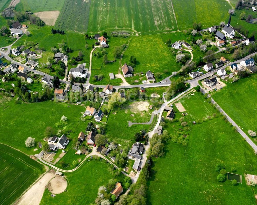 Luftaufnahme Topfseifersdorf - Dorfkern am Feldrand in Topfseifersdorf im Bundesland Sachsen, Deutschland