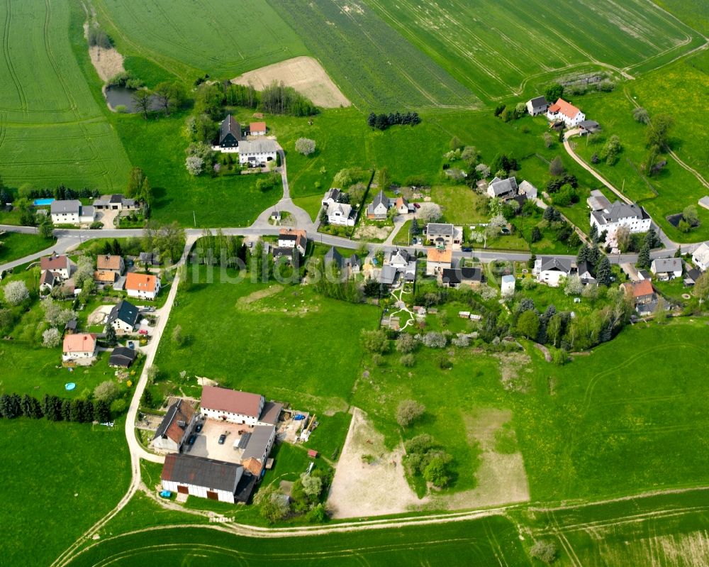 Topfseifersdorf von oben - Dorfkern am Feldrand in Topfseifersdorf im Bundesland Sachsen, Deutschland