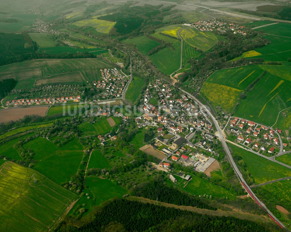 Luftbild Töppeln - Dorfkern am Feldrand in Töppeln im Bundesland Thüringen, Deutschland