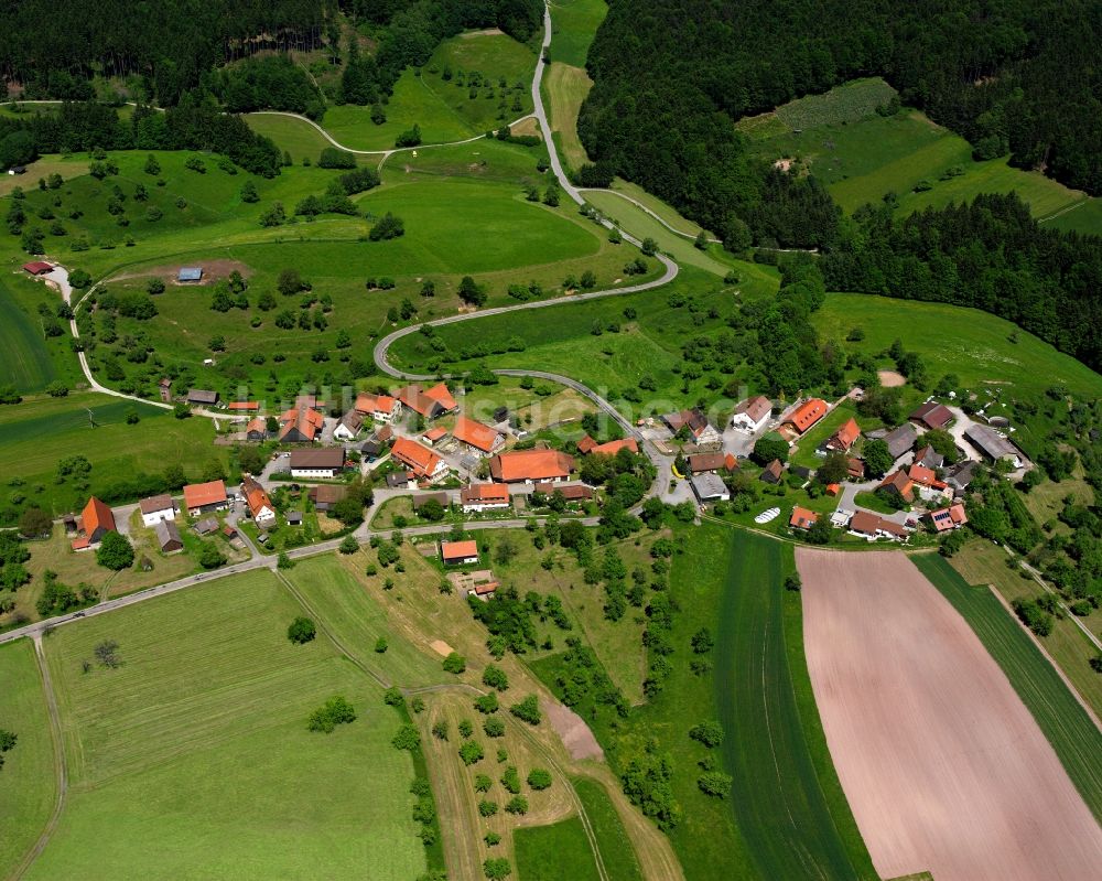 Trauzenbach von oben - Dorfkern am Feldrand in Trauzenbach im Bundesland Baden-Württemberg, Deutschland