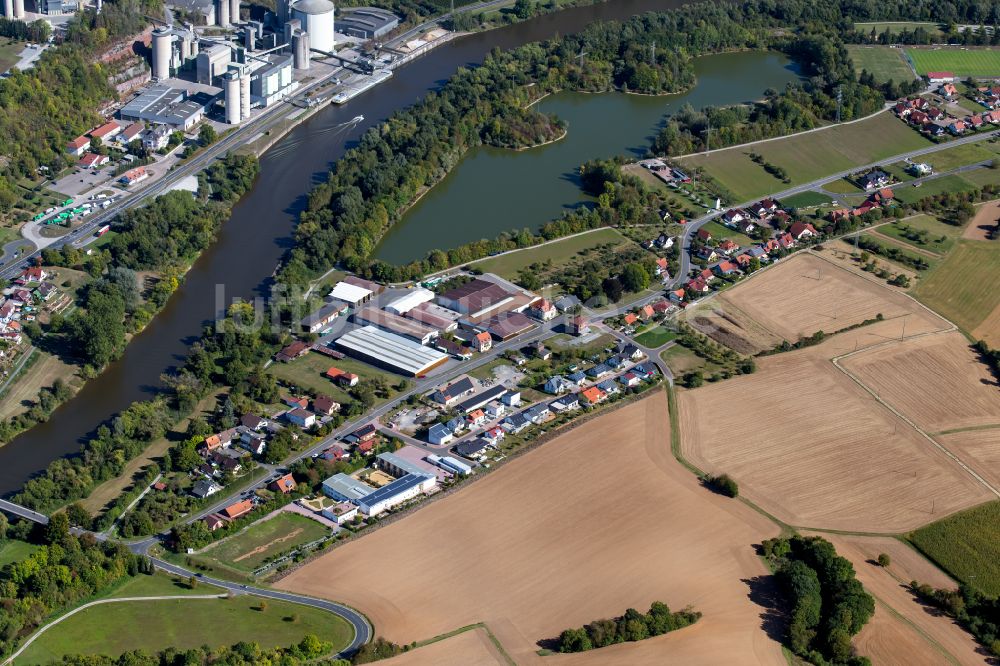 Trennfeld aus der Vogelperspektive: Dorfkern am Feldrand in Trennfeld im Bundesland Bayern, Deutschland