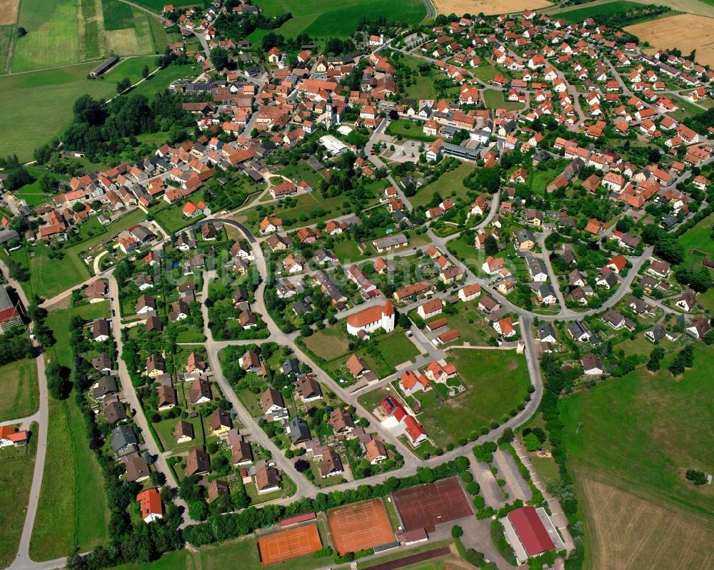 Luftaufnahme Triesdorf - Dorfkern am Feldrand in Triesdorf im Bundesland Bayern, Deutschland