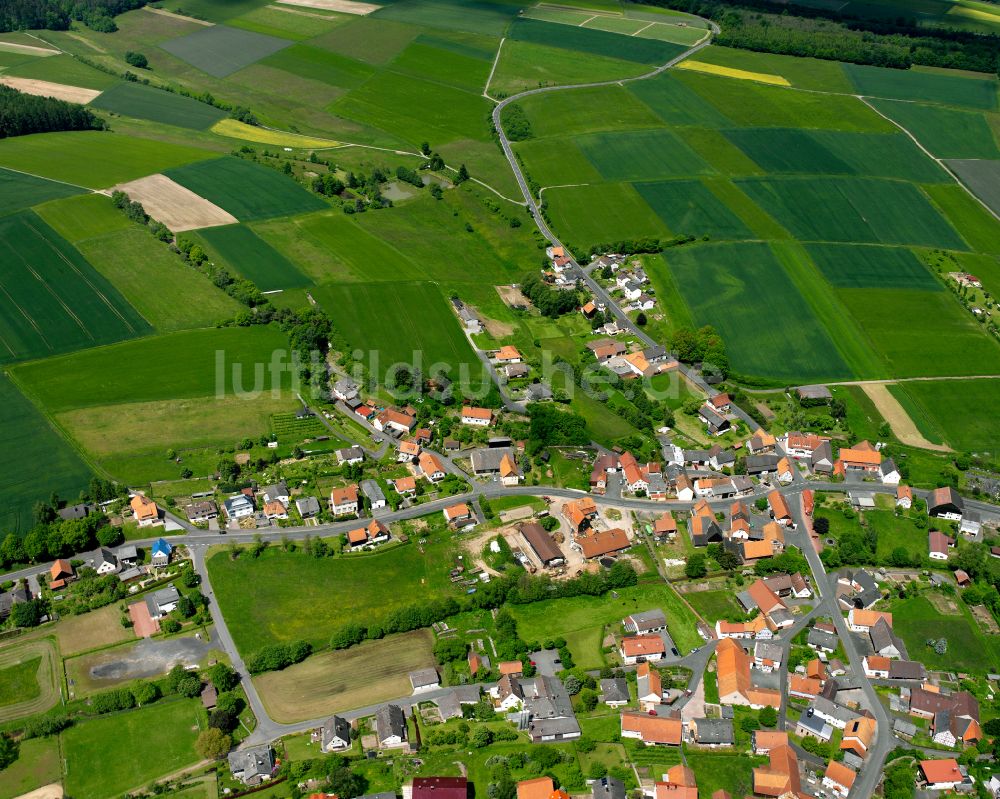 Luftbild Udenhausen - Dorfkern am Feldrand in Udenhausen im Bundesland Hessen, Deutschland