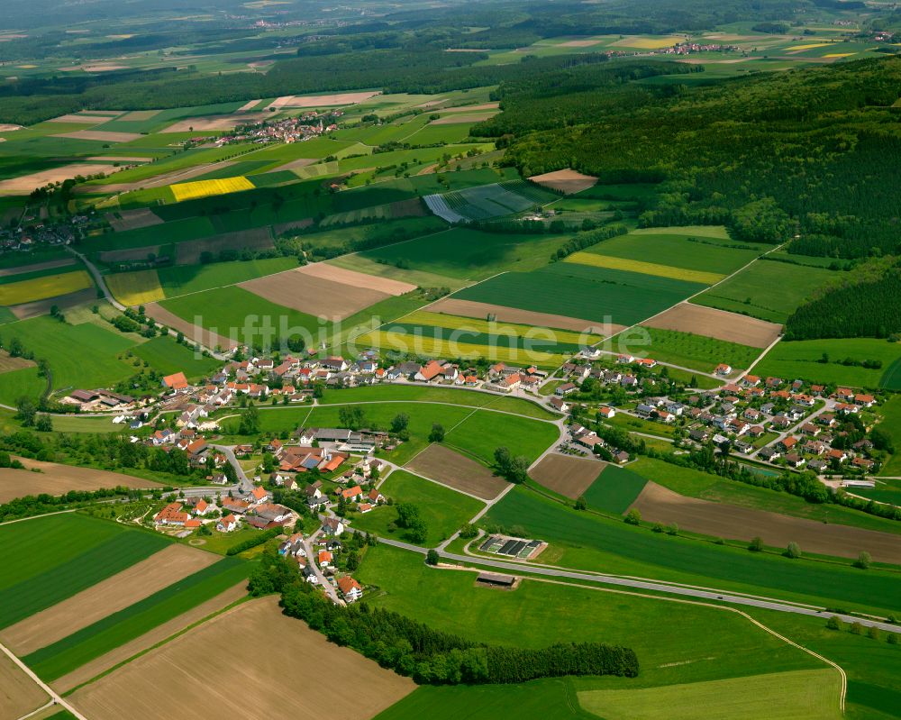 Luftaufnahme Unlingen - Dorfkern am Feldrand in Unlingen im Bundesland Baden-Württemberg, Deutschland