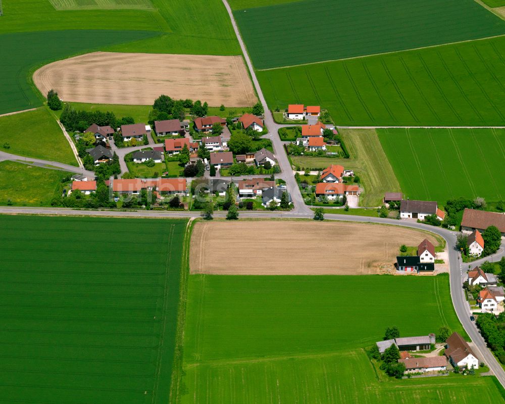 Unlingen aus der Vogelperspektive: Dorfkern am Feldrand in Unlingen im Bundesland Baden-Württemberg, Deutschland