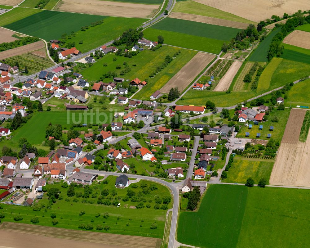 Unlingen von oben - Dorfkern am Feldrand in Unlingen im Bundesland Baden-Württemberg, Deutschland