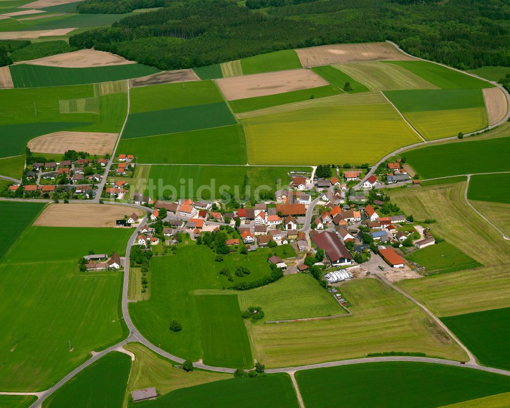 Unlingen von oben - Dorfkern am Feldrand in Unlingen im Bundesland Baden-Württemberg, Deutschland