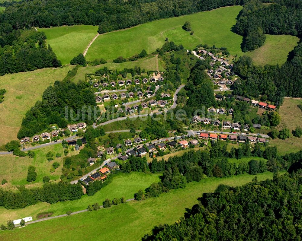 Unter-Ostern von oben - Dorfkern am Feldrand in Unter-Ostern im Bundesland Hessen, Deutschland