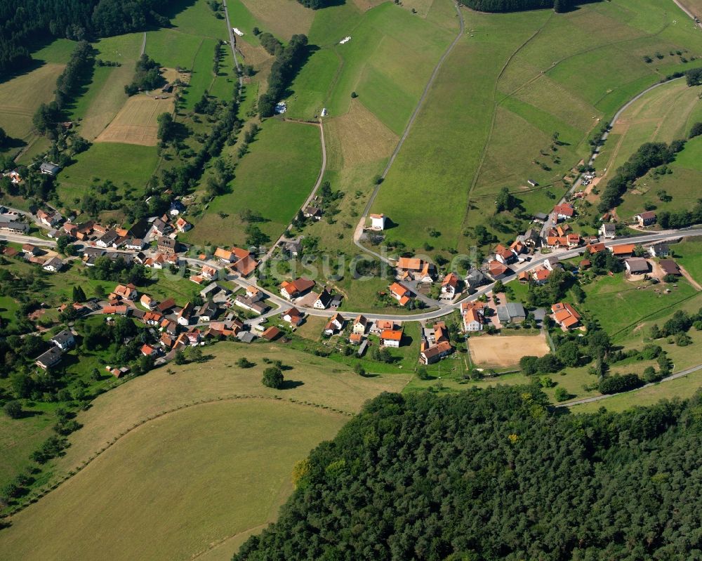 Unter-Sensbach von oben - Dorfkern am Feldrand in Unter-Sensbach im Bundesland Hessen, Deutschland