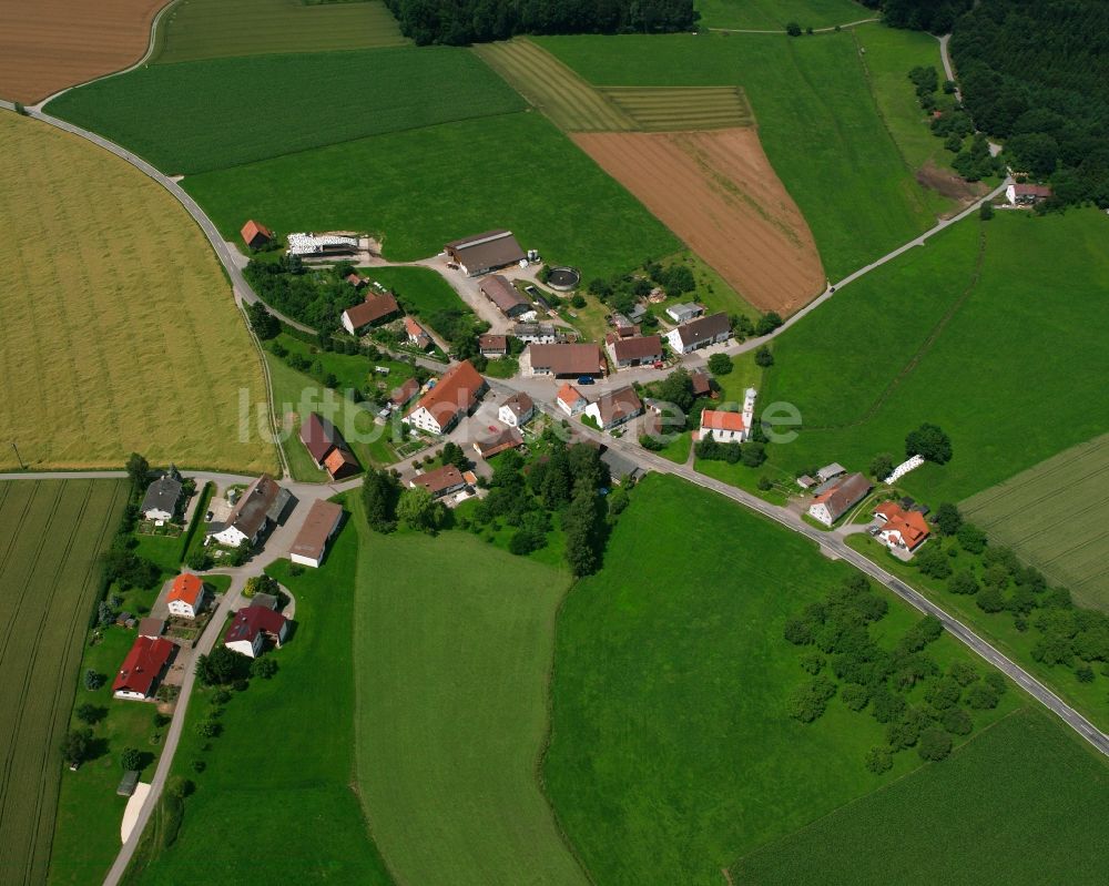 Untereggatsweiler aus der Vogelperspektive: Dorfkern am Feldrand in Untereggatsweiler im Bundesland Baden-Württemberg, Deutschland