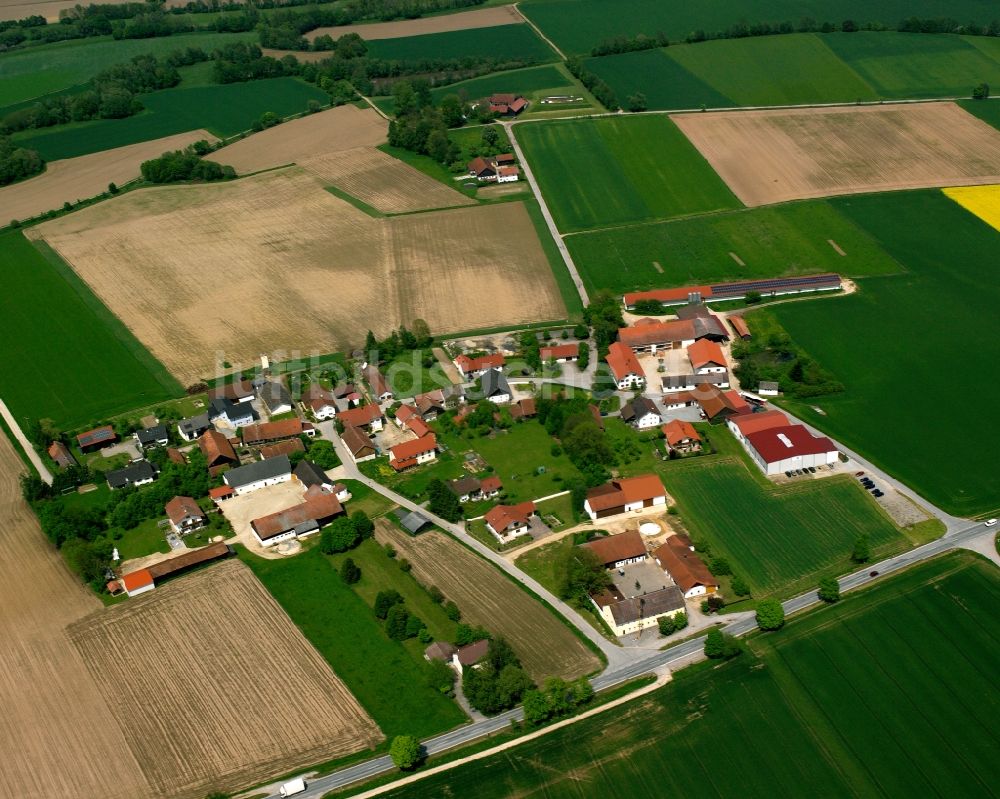 Luftaufnahme Untergrafendorf - Dorfkern am Feldrand in Untergrafendorf im Bundesland Bayern, Deutschland