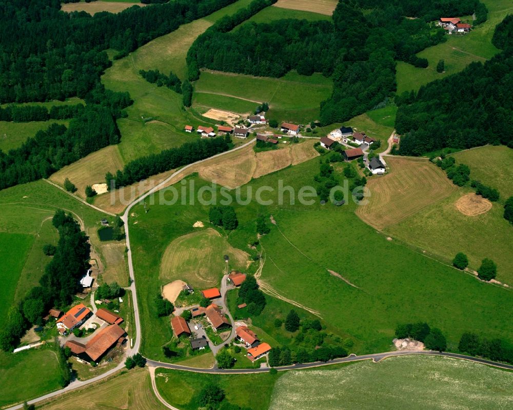 Luftbild Untergrub - Dorfkern am Feldrand in Untergrub im Bundesland Bayern, Deutschland