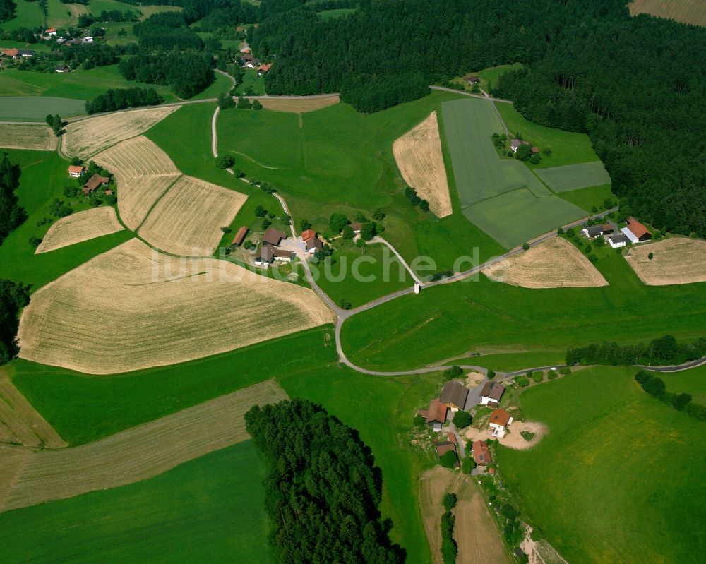 Luftaufnahme Unterholzen - Dorfkern am Feldrand in Unterholzen im Bundesland Bayern, Deutschland