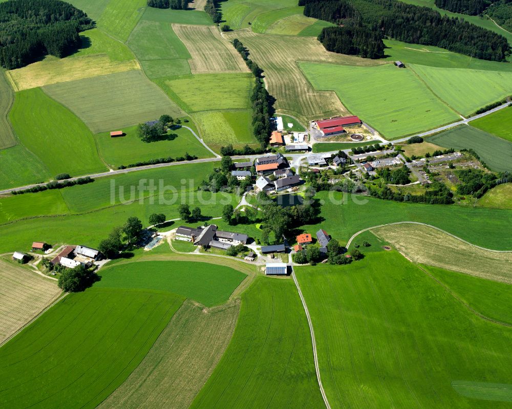 Unterpferdt von oben - Dorfkern am Feldrand in Unterpferdt im Bundesland Bayern, Deutschland