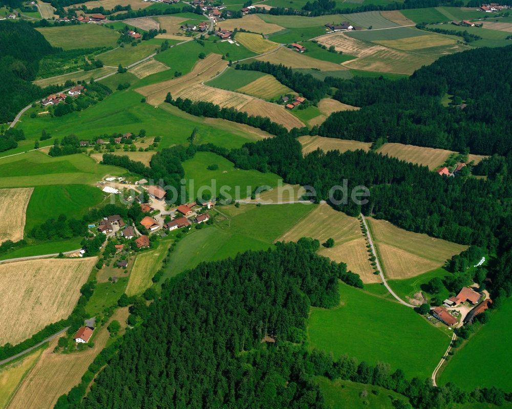 Unterschellnberg aus der Vogelperspektive: Dorfkern am Feldrand in Unterschellnberg im Bundesland Bayern, Deutschland