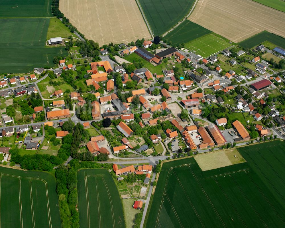 Luftaufnahme Upen - Dorfkern am Feldrand in Upen im Bundesland Niedersachsen, Deutschland