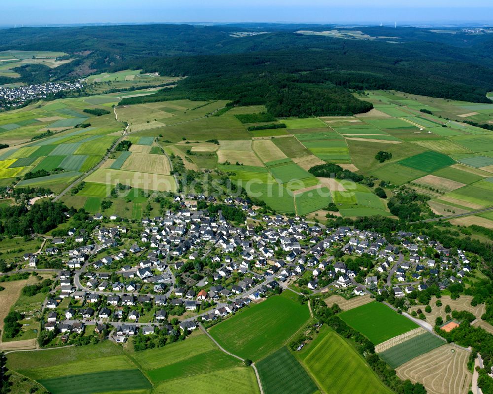 Urbar von oben - Dorfkern am Feldrand in Urbar im Bundesland Rheinland-Pfalz, Deutschland