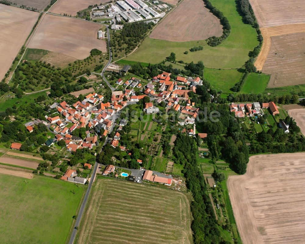 Luftaufnahme Urleben - Dorfkern am Feldrand in Urleben im Bundesland Thüringen, Deutschland