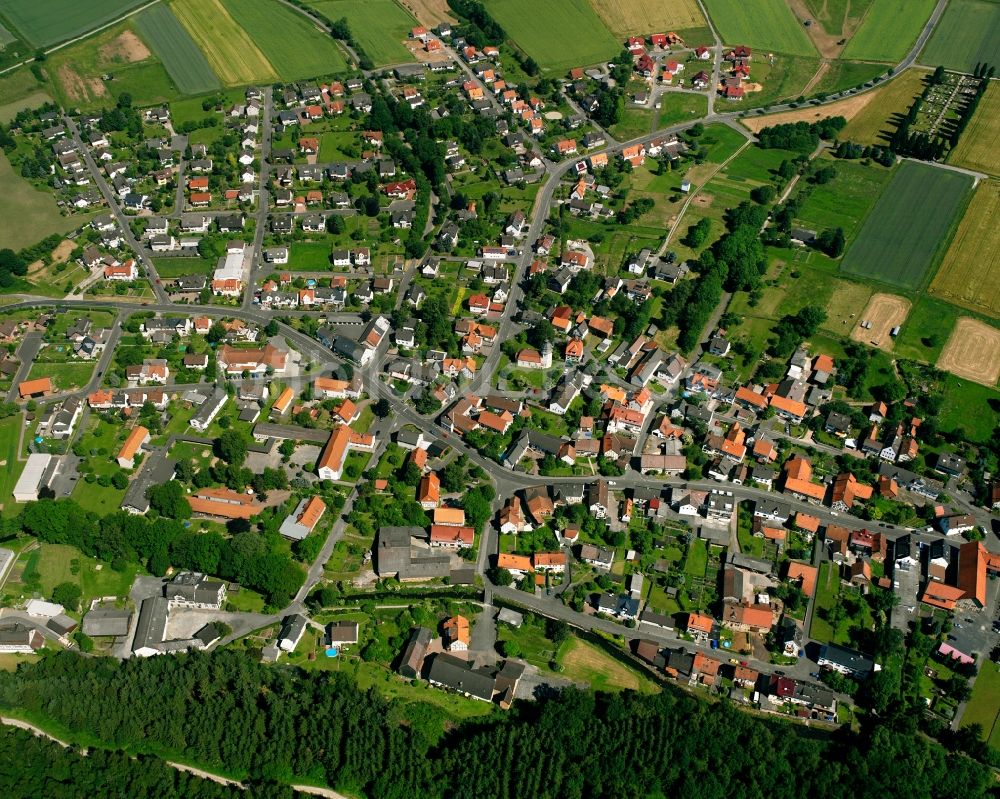 Uschlag von oben - Dorfkern am Feldrand in Uschlag im Bundesland Niedersachsen, Deutschland