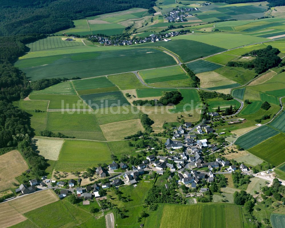 Luftaufnahme Utzenhain - Dorfkern am Feldrand in Utzenhain im Bundesland Rheinland-Pfalz, Deutschland