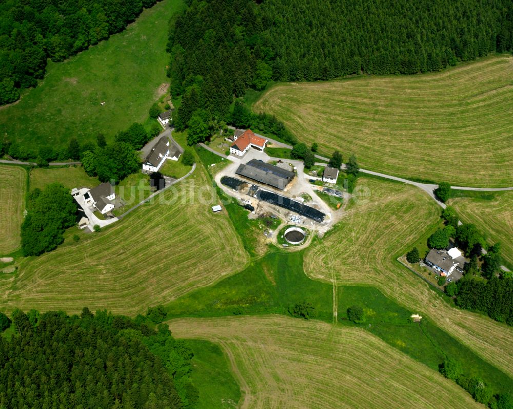 Luftbild Valbert - Dorfkern am Feldrand in Valbert im Bundesland Nordrhein-Westfalen, Deutschland