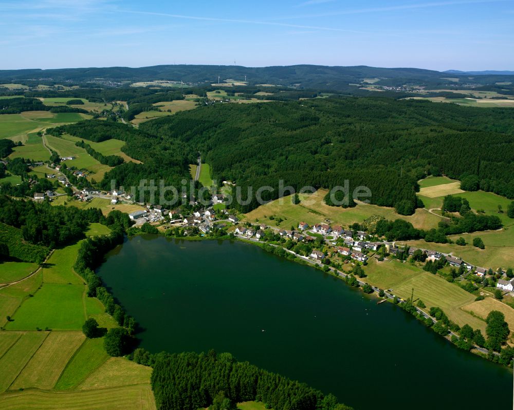 Luftbild Valbert - Dorfkern am Feldrand in Valbert im Bundesland Nordrhein-Westfalen, Deutschland