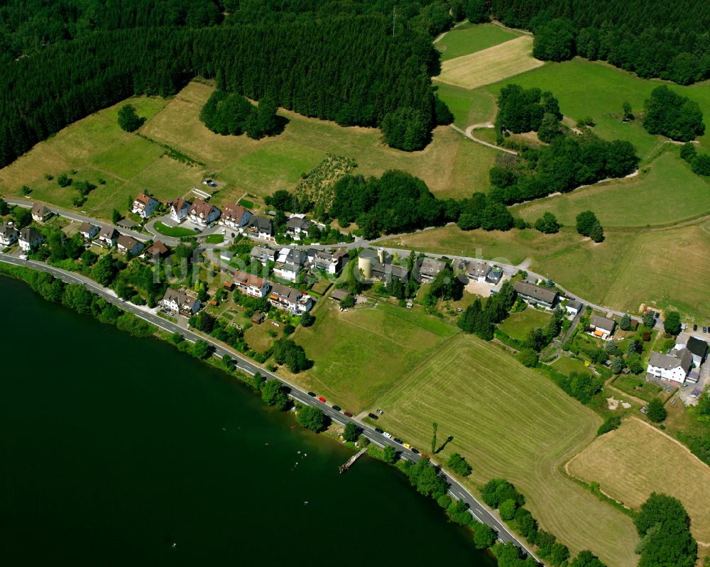 Valbert von oben - Dorfkern am Feldrand in Valbert im Bundesland Nordrhein-Westfalen, Deutschland