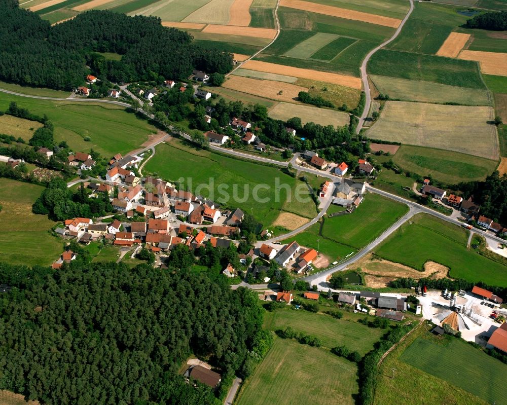 Veitsaurach von oben - Dorfkern am Feldrand in Veitsaurach im Bundesland Bayern, Deutschland