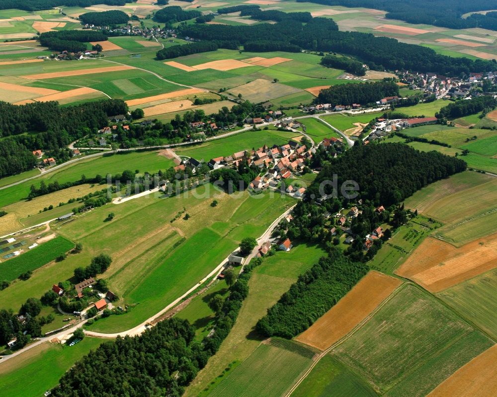 Veitsaurach aus der Vogelperspektive: Dorfkern am Feldrand in Veitsaurach im Bundesland Bayern, Deutschland