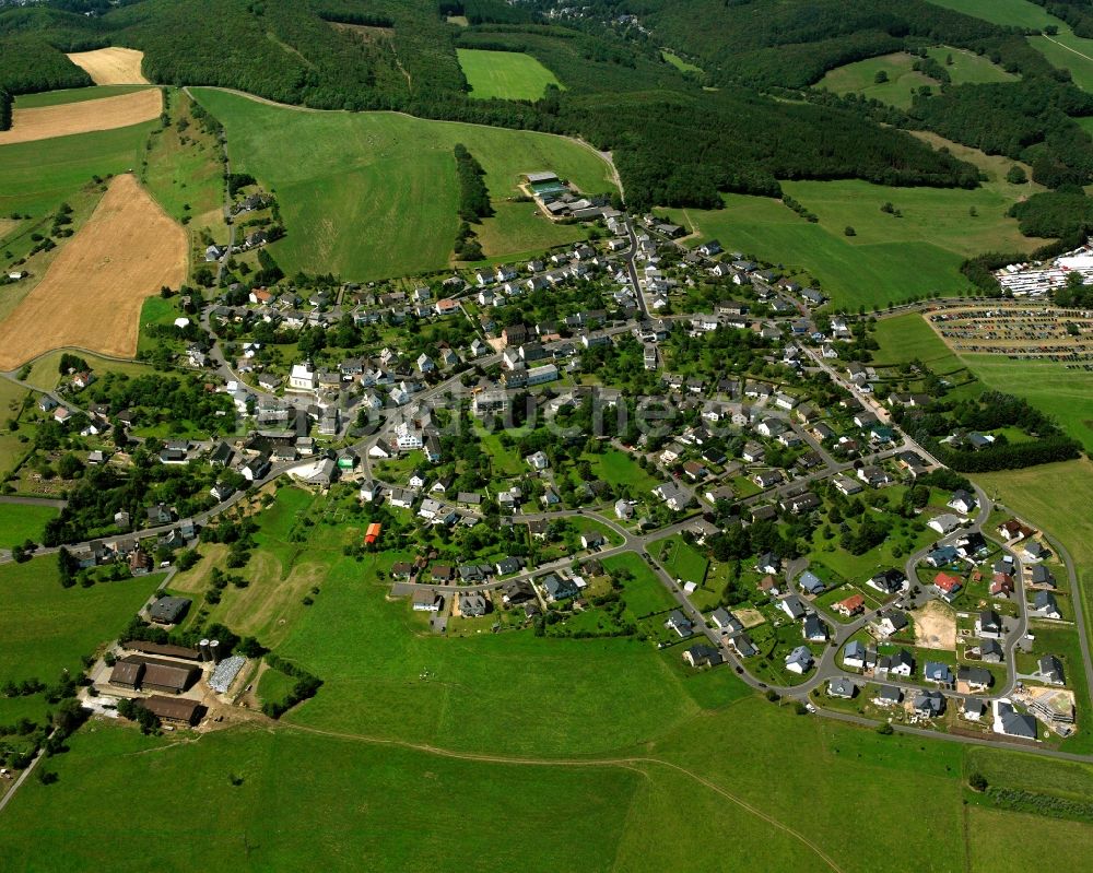 Veitsrodt von oben - Dorfkern am Feldrand in Veitsrodt im Bundesland Rheinland-Pfalz, Deutschland