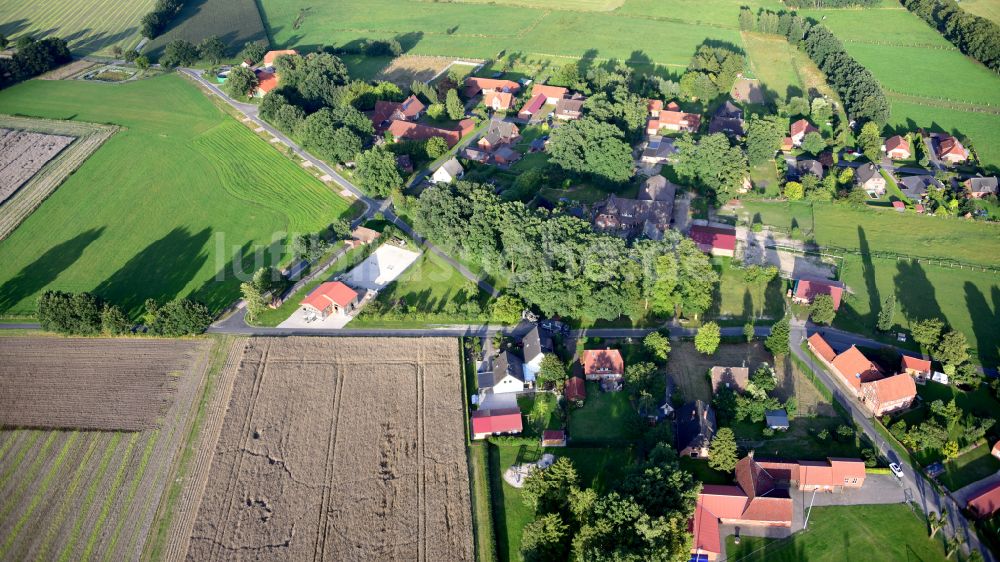 Vethem von oben - Dorfkern am Feldrand in Vethem im Bundesland Niedersachsen, Deutschland