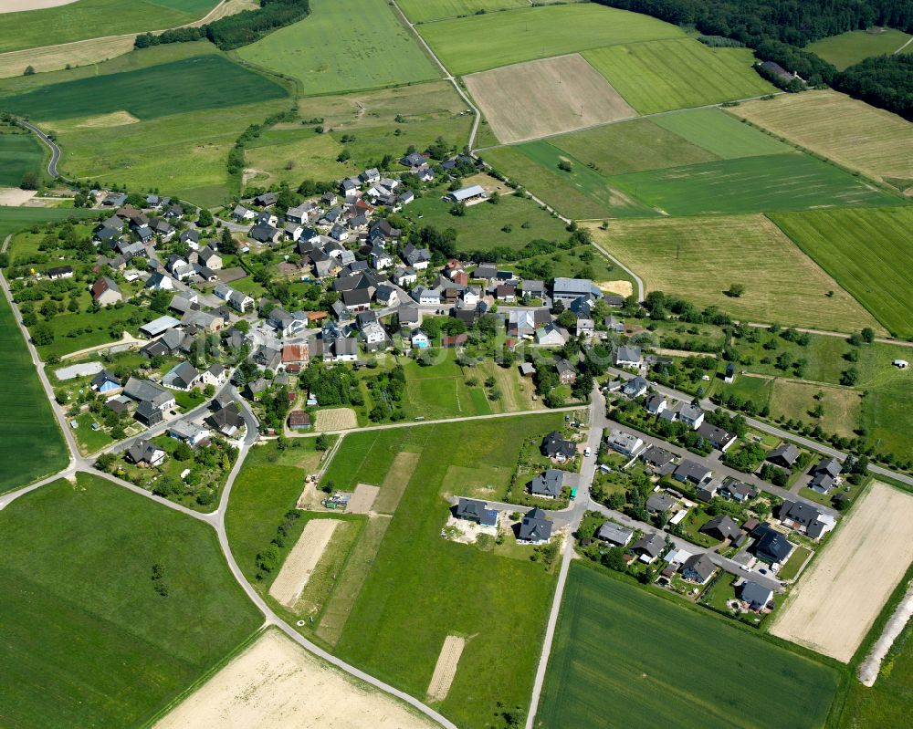 Völkenroth von oben - Dorfkern am Feldrand in Völkenroth im Bundesland Rheinland-Pfalz, Deutschland