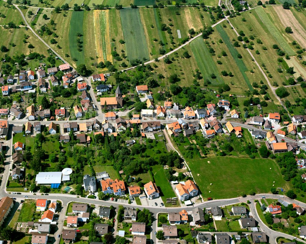 Völkersbach aus der Vogelperspektive: Dorfkern am Feldrand in Völkersbach im Bundesland Baden-Württemberg, Deutschland