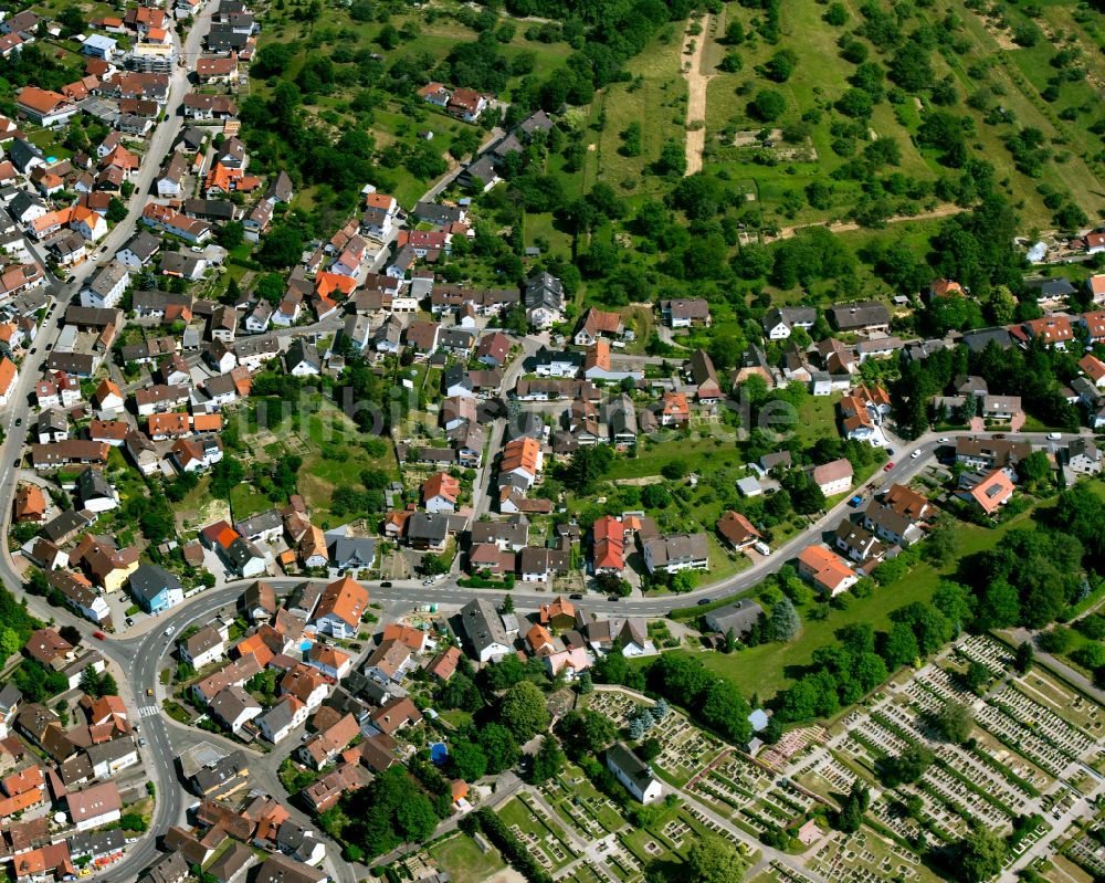 Völkersbach von oben - Dorfkern am Feldrand in Völkersbach im Bundesland Baden-Württemberg, Deutschland