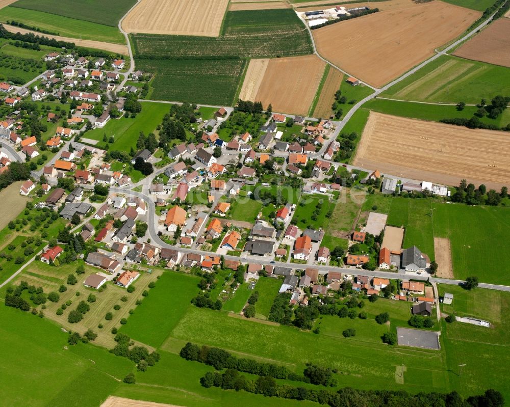 Völlkofen aus der Vogelperspektive: Dorfkern am Feldrand in Völlkofen im Bundesland Baden-Württemberg, Deutschland