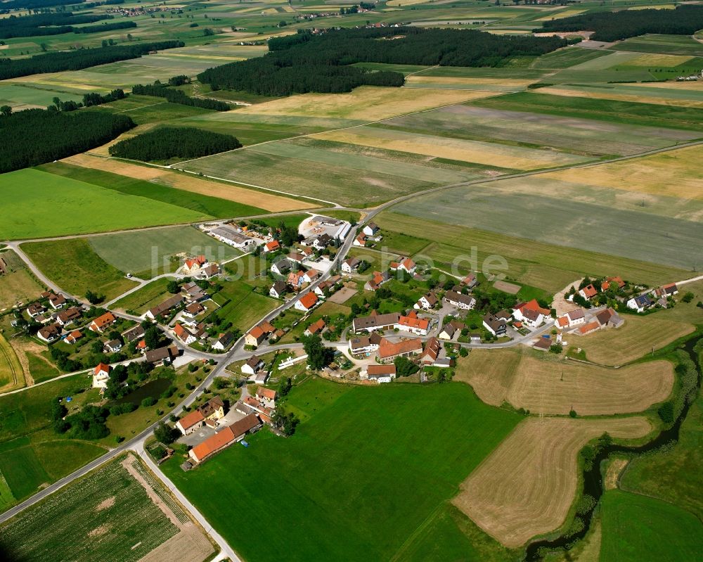 Luftaufnahme Voggendorf - Dorfkern am Feldrand in Voggendorf im Bundesland Bayern, Deutschland