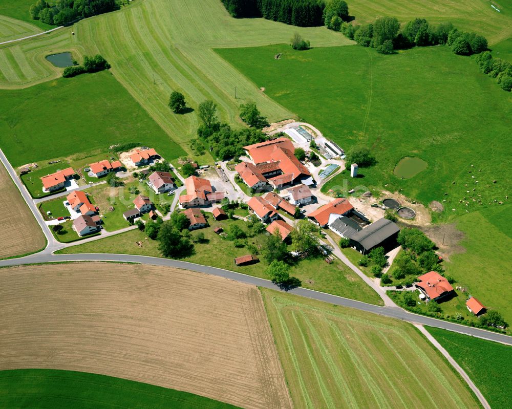 Vordereben von oben - Dorfkern am Feldrand in Vordereben im Bundesland Bayern, Deutschland