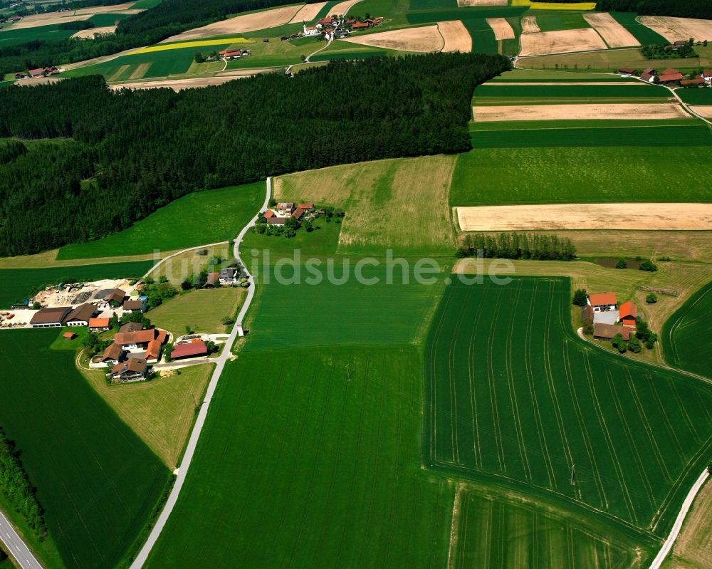 Luftaufnahme Wada - Dorfkern am Feldrand in Wada im Bundesland Bayern, Deutschland