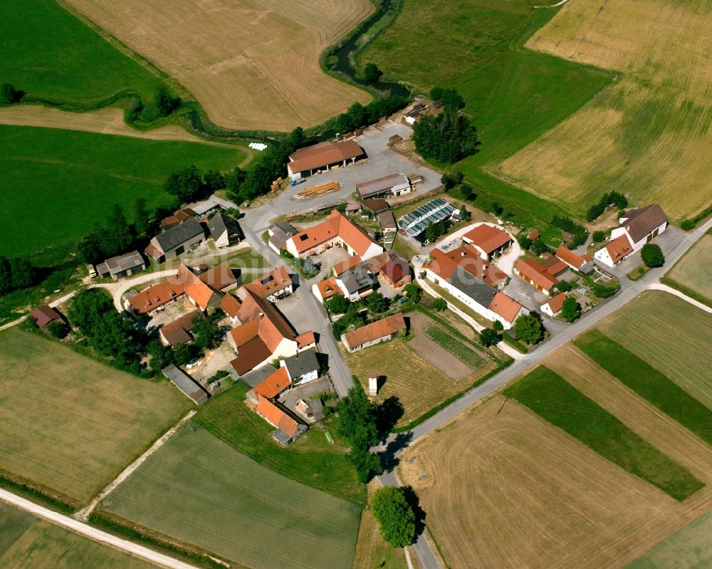 Luftaufnahme Waffenmühle - Dorfkern am Feldrand in Waffenmühle im Bundesland Bayern, Deutschland