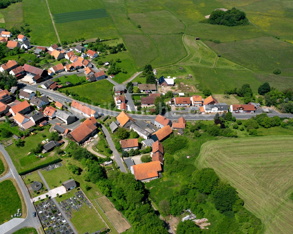 Luftaufnahme Wahlen - Dorfkern am Feldrand in Wahlen im Bundesland Hessen, Deutschland